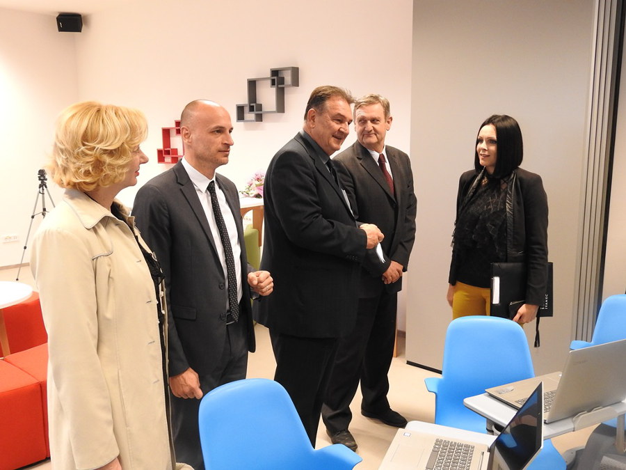 130318_srednja_skola_ivanec_-_ucionica_buducnosti_-_Varazdinska_zupanija_2.JPG