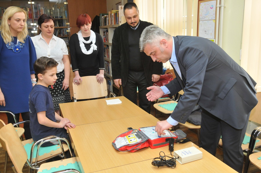 sesta_osnovna_skola_varazdin_-_avd_uredjaj_04.JPG