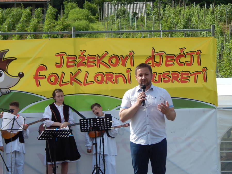 kud_jezek_beretinec_jezekovi_djecji_folklorni_susreti_01.JPG