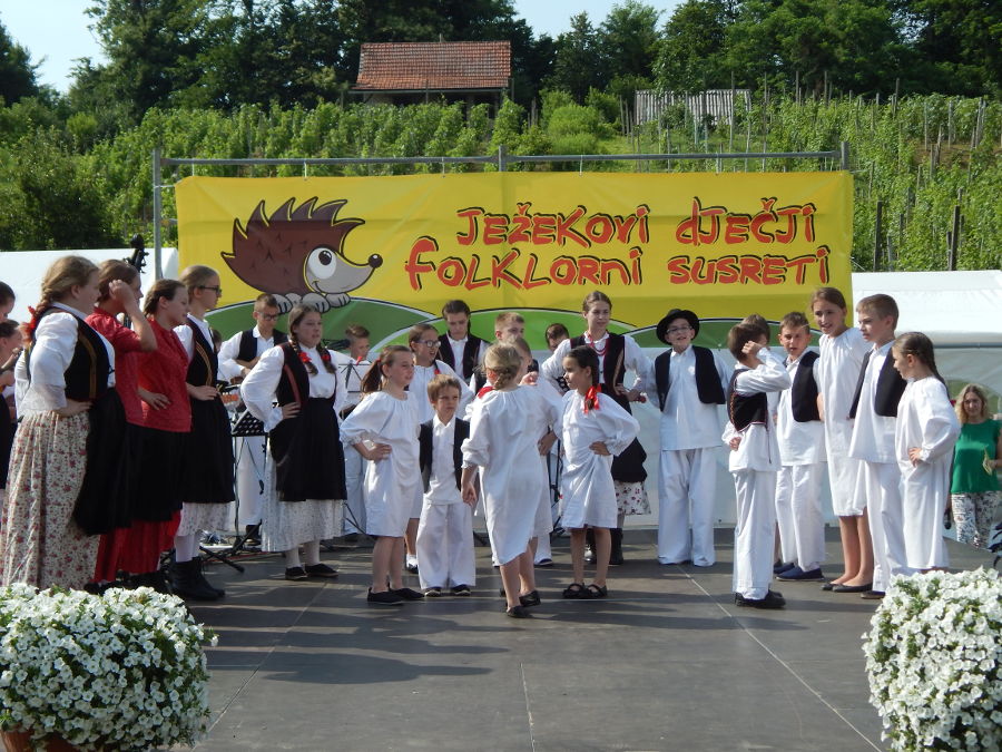 kud_jezek_beretinec_jezekovi_djecji_folklorni_susreti_04.JPG