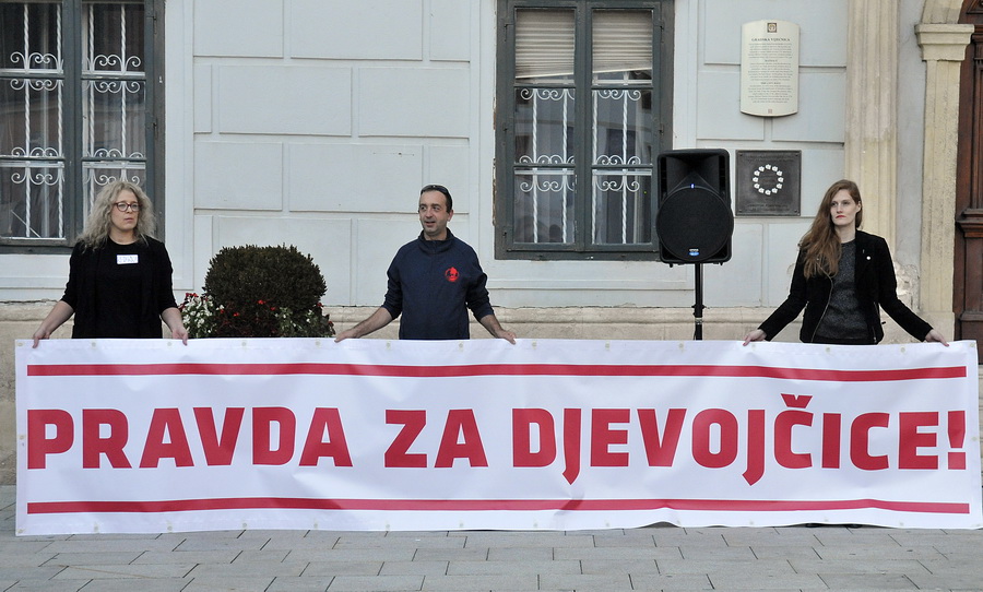 prosvjed_-_pravda_za_djevojcice_-_izrazena_varazdin_06.JPG