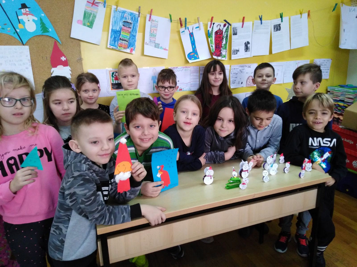 3_os_skola_cestitke_starijima_23122021_2.jpg