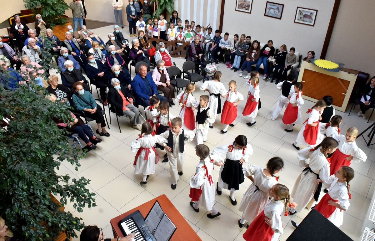 Dom_za_starije_Varazdin_medjugeneracijski_susreti_5_OS_Varazdin_03112022_17.jpg