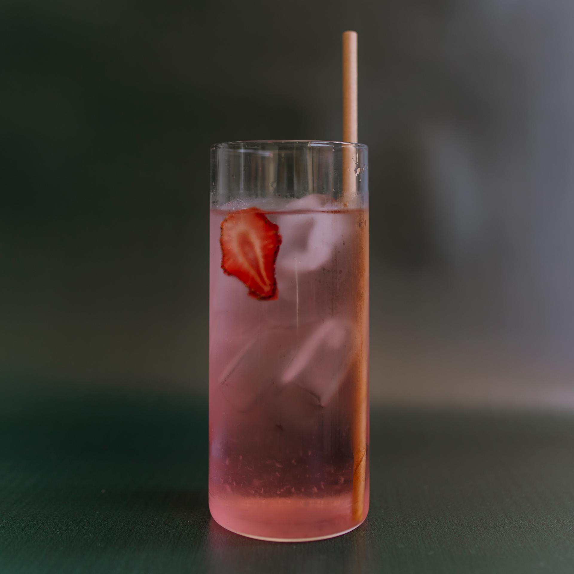 Proljetni_spritz_Sirup_Jagoda_i_Bosiljak.jpg