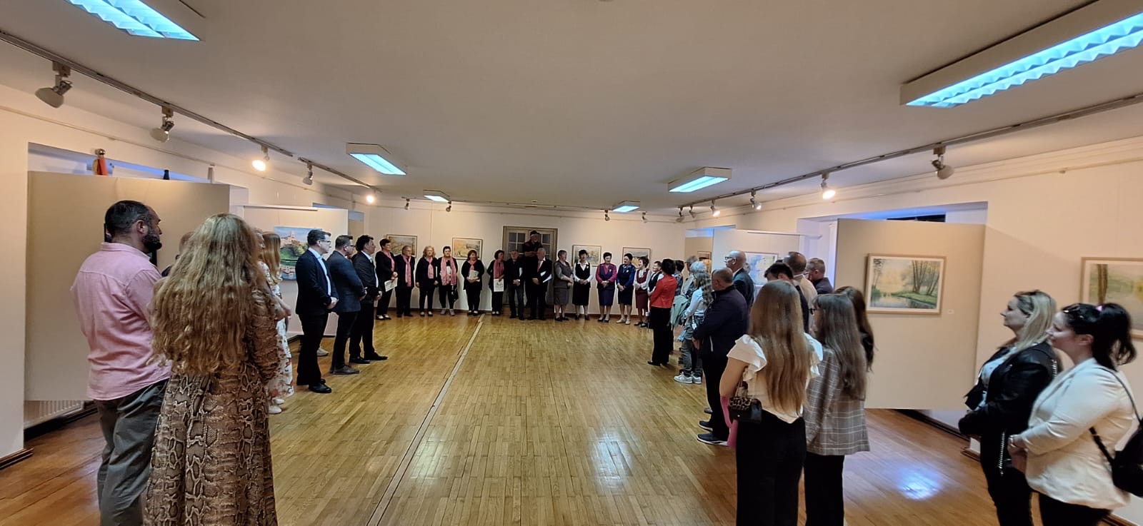 dvor_trakoscan_izlozba_Linija_koja_spaja30042025_1.jpeg