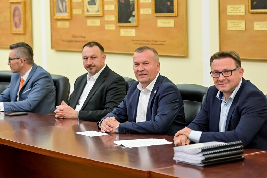 opca_bolnica_varazdin_-_novi_marof_-_obnova_-_ugovor_08052025_potpisivanje_ugovora_11.jpg