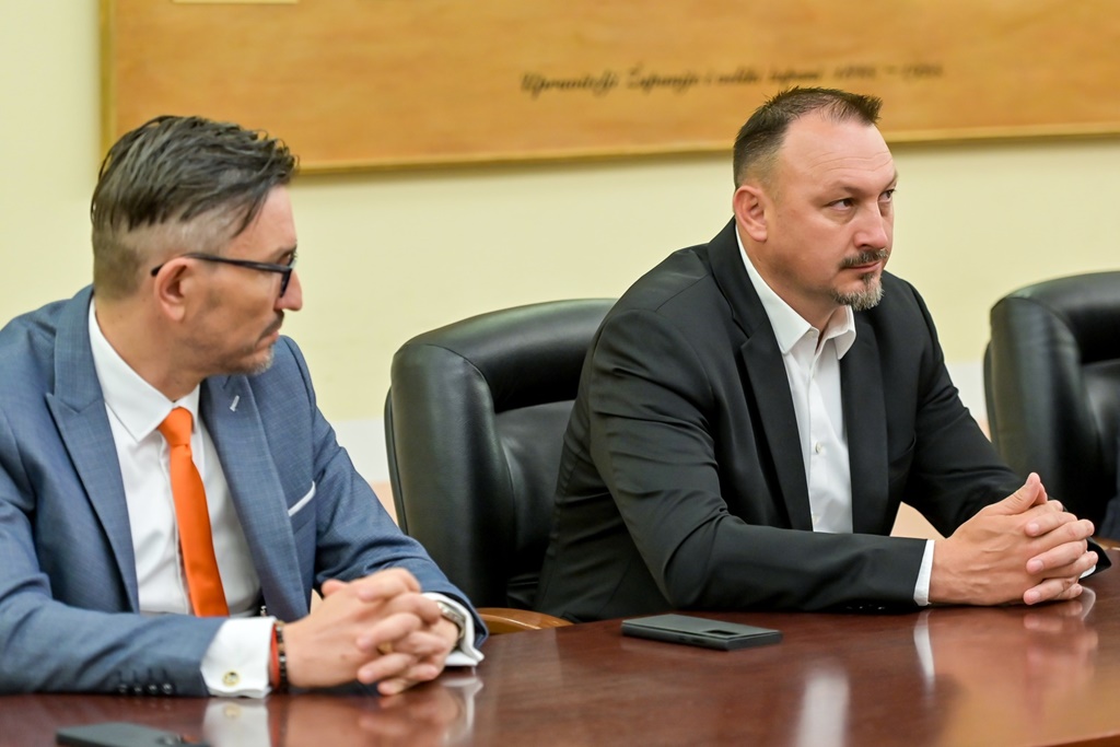 opca_bolnica_varazdin_-_novi_marof_-_obnova_-_ugovor_08052025_potpisivanje_ugovora_17.jpg