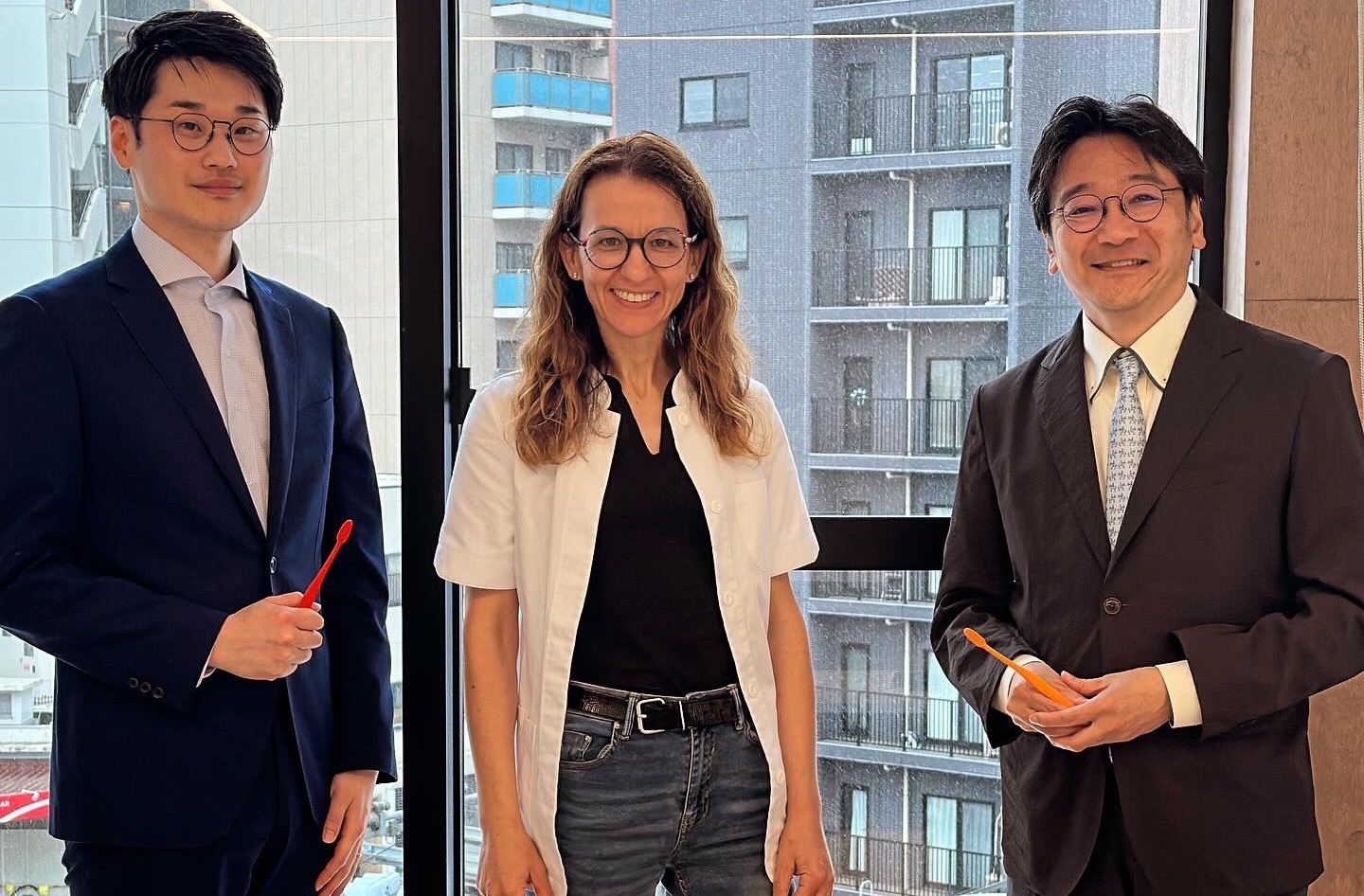 Dr__Vesna_Kaloh_in_prof__Keiichi_Tsukinoki_D_D_S___Ph_D__-_Kanagawa_Dental_University.jpg