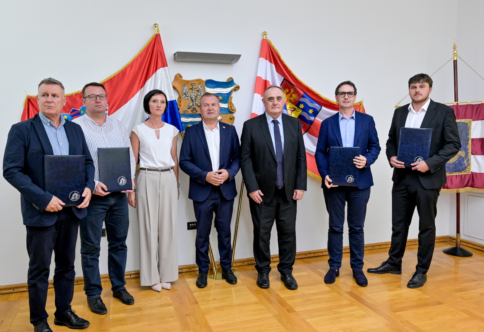 Potpisivanje_ugovora_2.jpg
