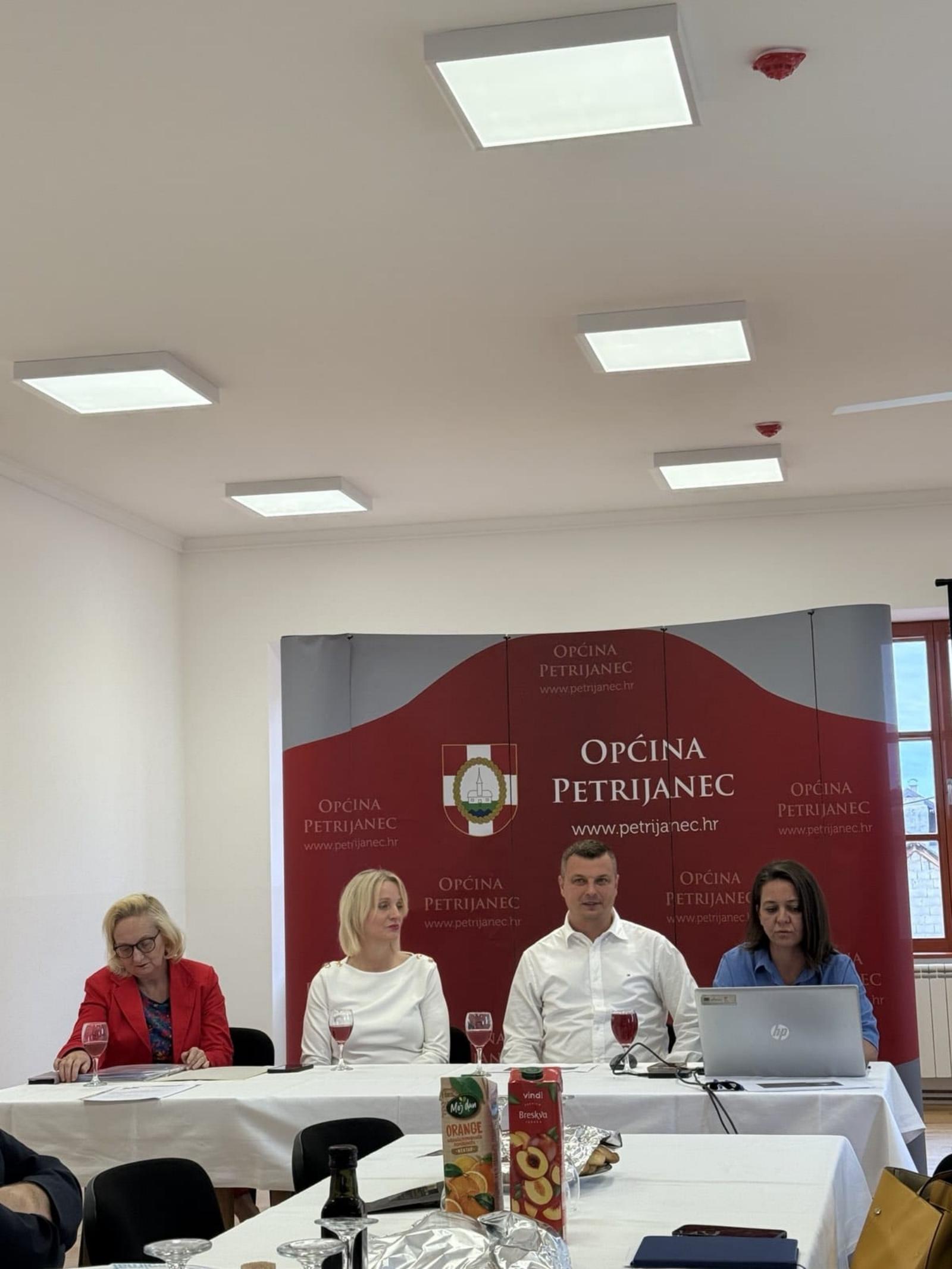 ravnatelji_sastanak_petrijanec_18092025_1.jpg