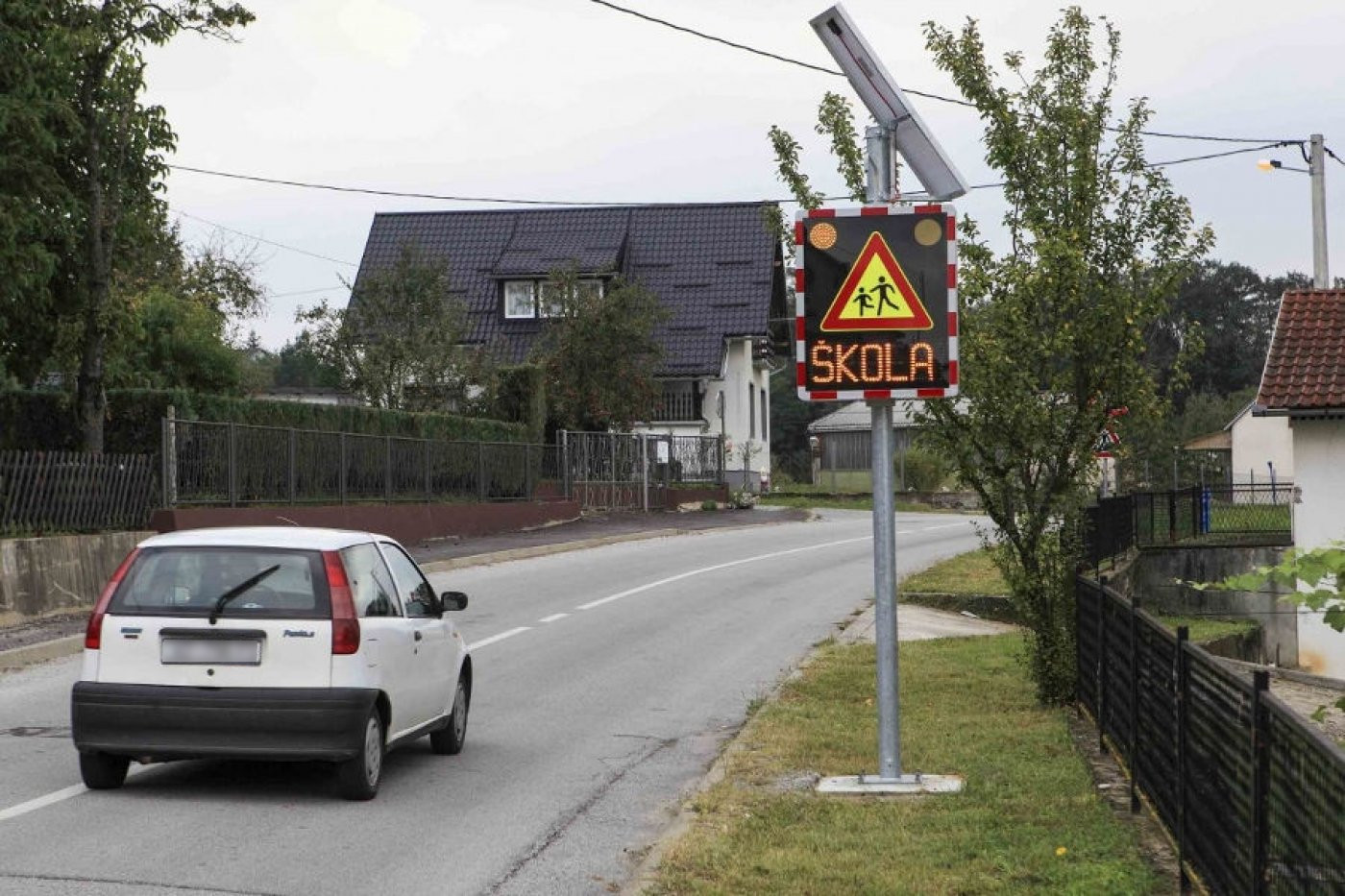 skola_cesta_semafor_grad_ivanec_vv_arhiva.jpg