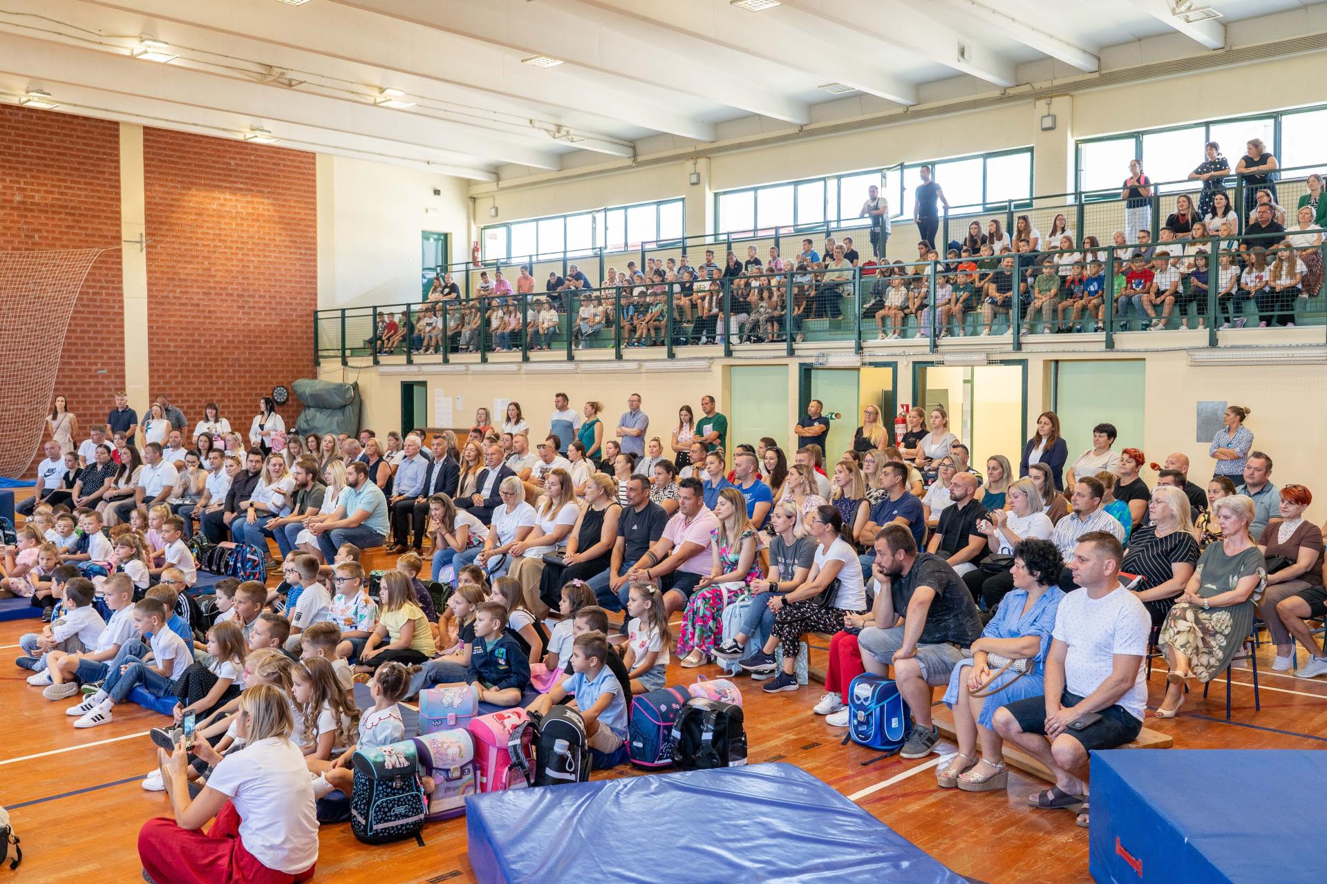 sracinec-prvi-dan-skole-15.jpg