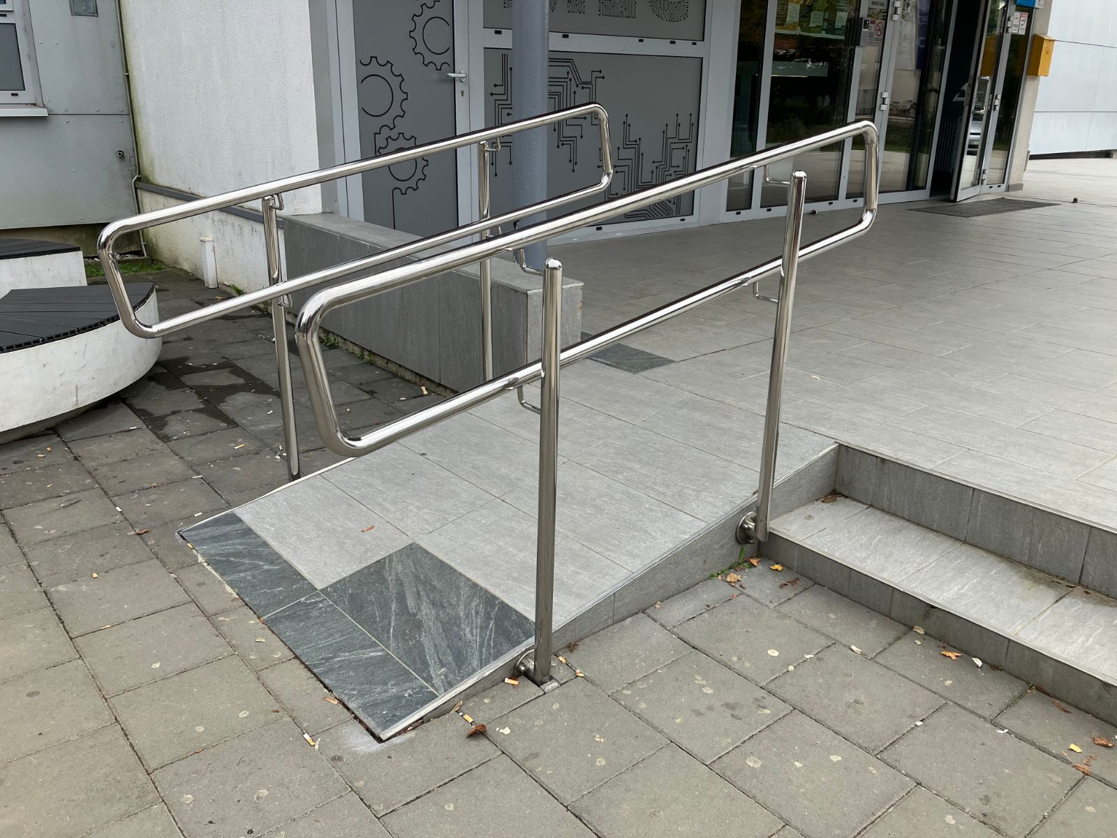 Elektrostrojarska_skola_Varazdin_02a_NOVO_Rampa_s_rukohvatom.jpg