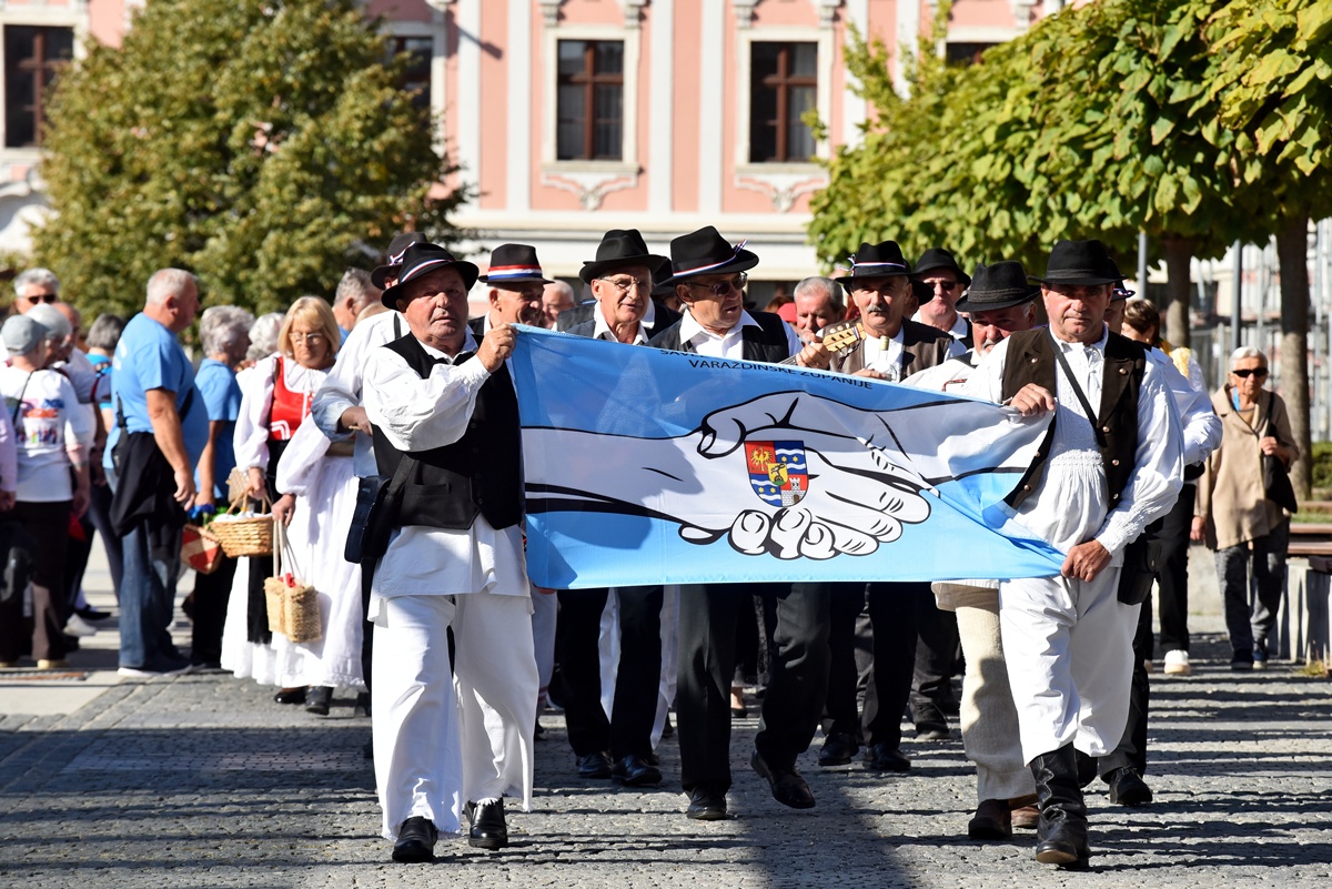 dan_starijih_osoba_mimohod_varazdin_01102026_14.JPG